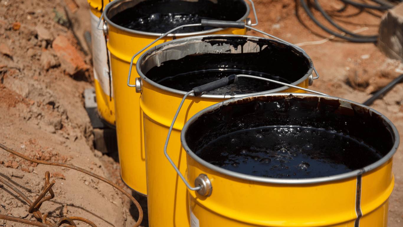 Choosing the Right Bitumen Supplier in the UAE